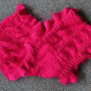 BB🔥New York and Co HOT PInk Scarf MINT